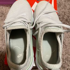 Women’s Nike size 7